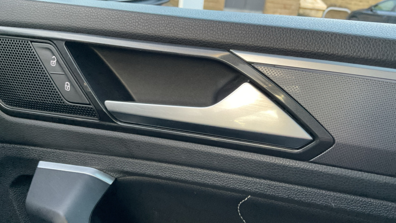 Volkswagen Tiguan 2.0 TDi 150 4Motion R-Line 5dr Diesel Estate